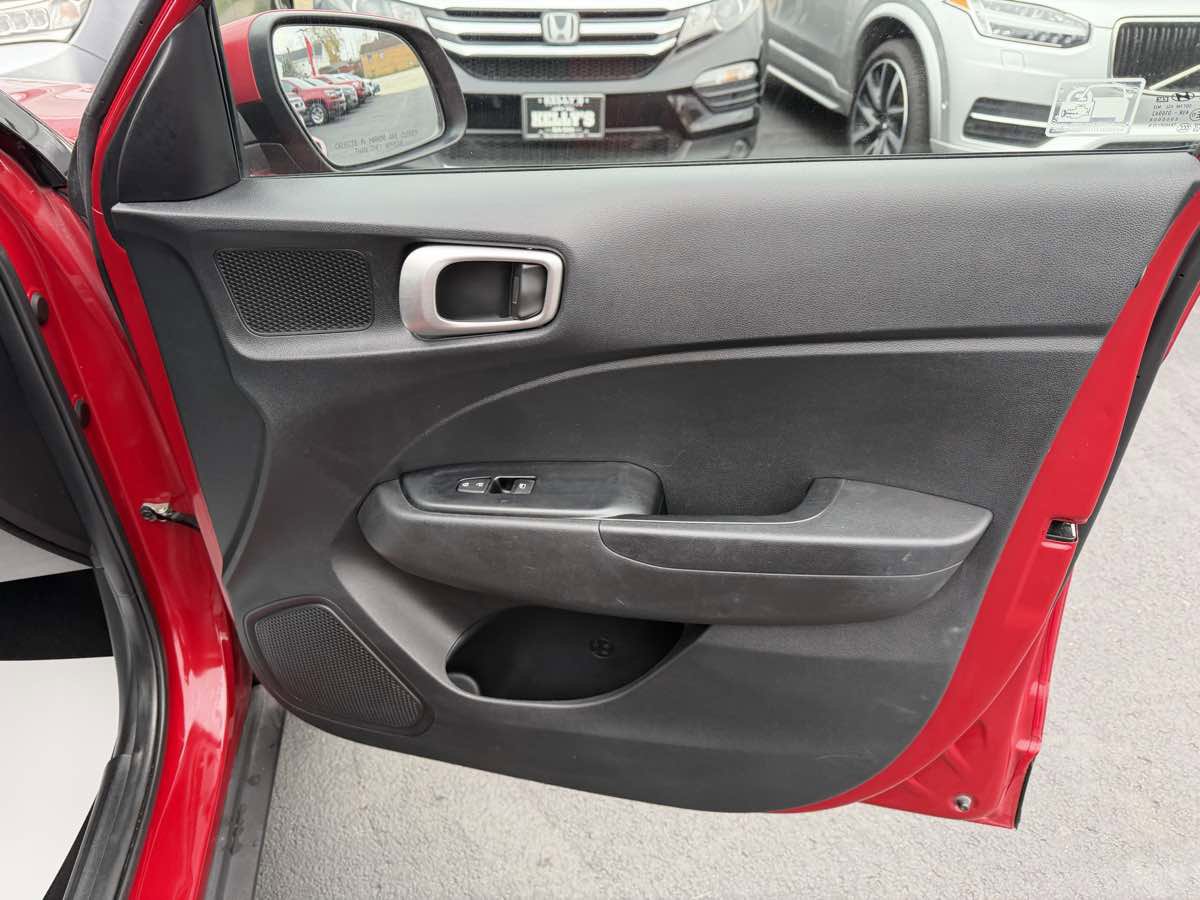 Used 2021 Hyundai Venue SE image 22