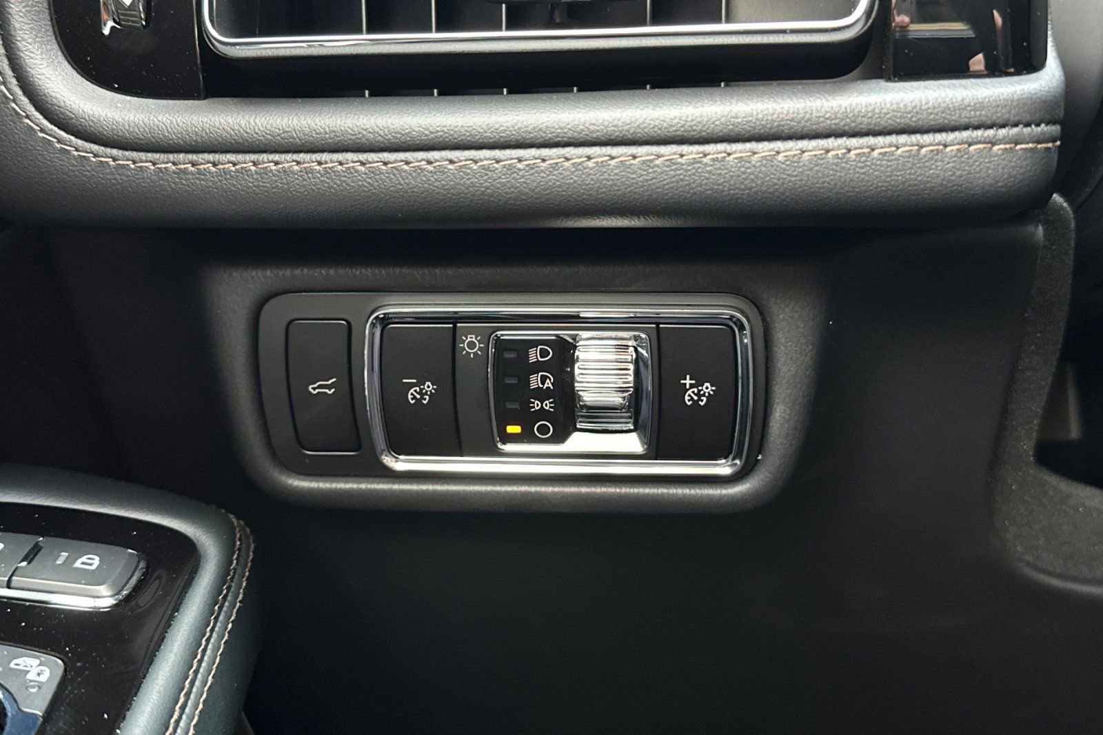 New 2026 Lincoln Aviator 2WD w/ Jet Appearance Package image 28