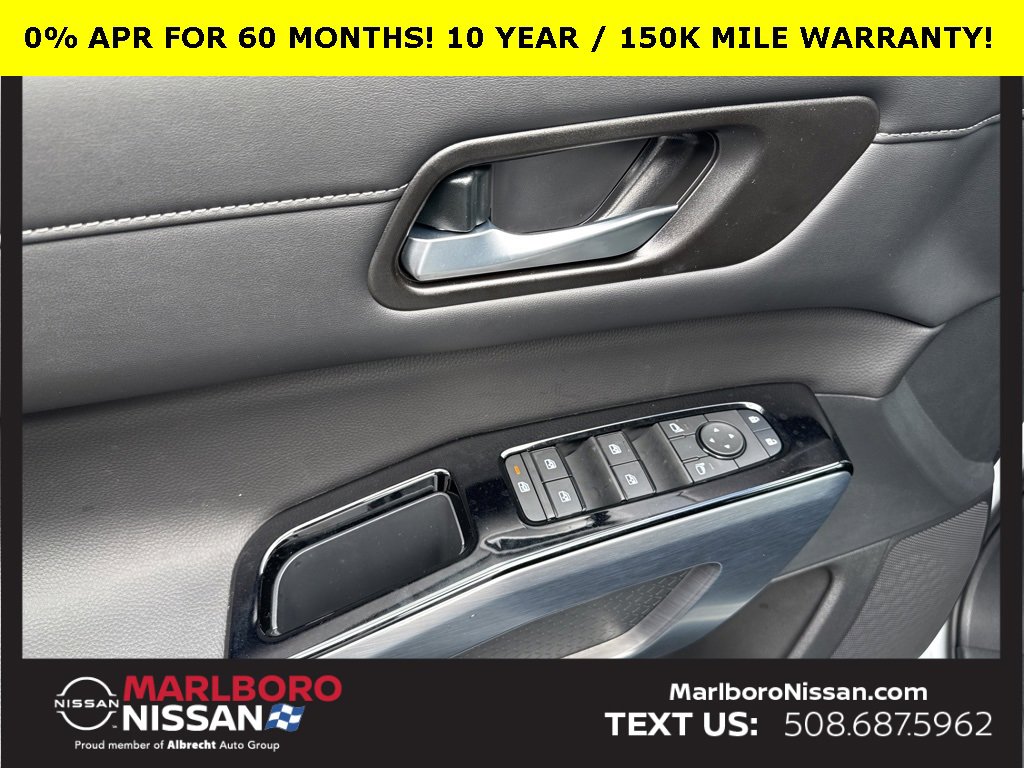 New 2025 Nissan Pathfinder SL image 30