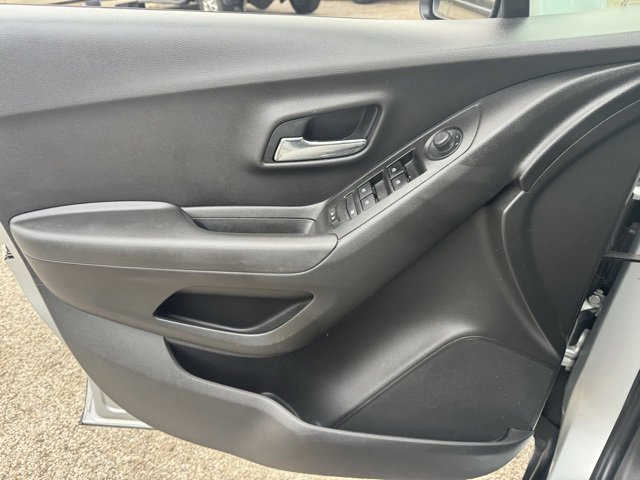 Used 2019 Chevrolet Trax LT w/ LT Convenience Package image 21