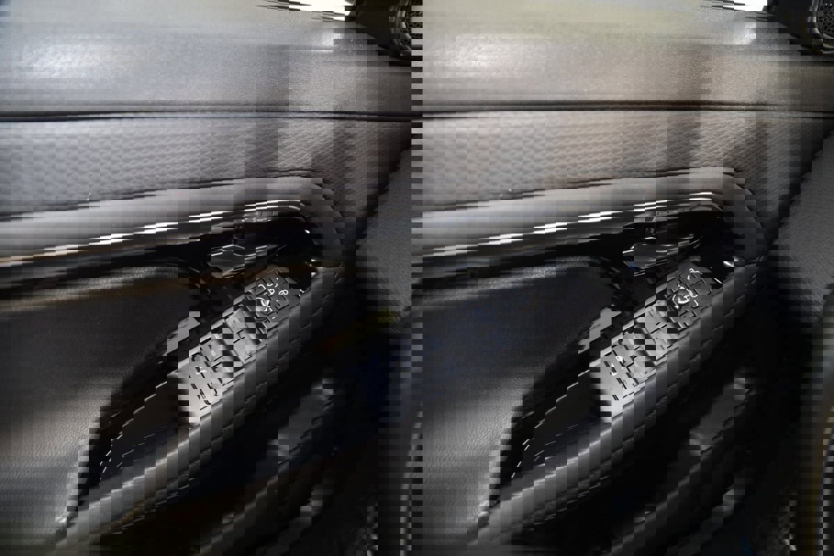 Used 2020 Land Rover Range Rover Evoque S image 24