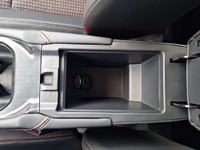 New 2026 Nissan Kicks SR FWD image 25