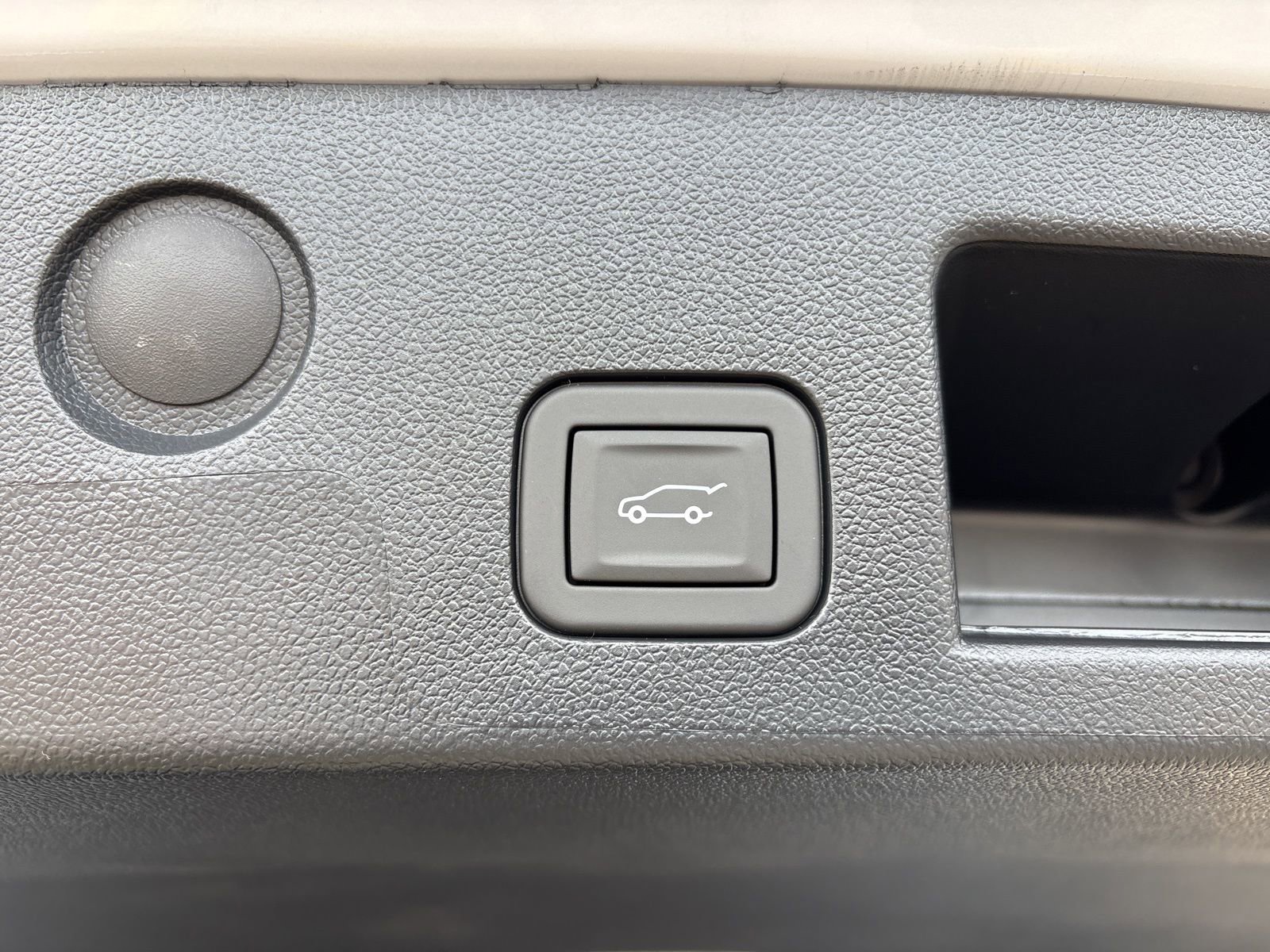 New 2026 Chevrolet Equinox RS w/ Safety and Technology Package FWD image 18