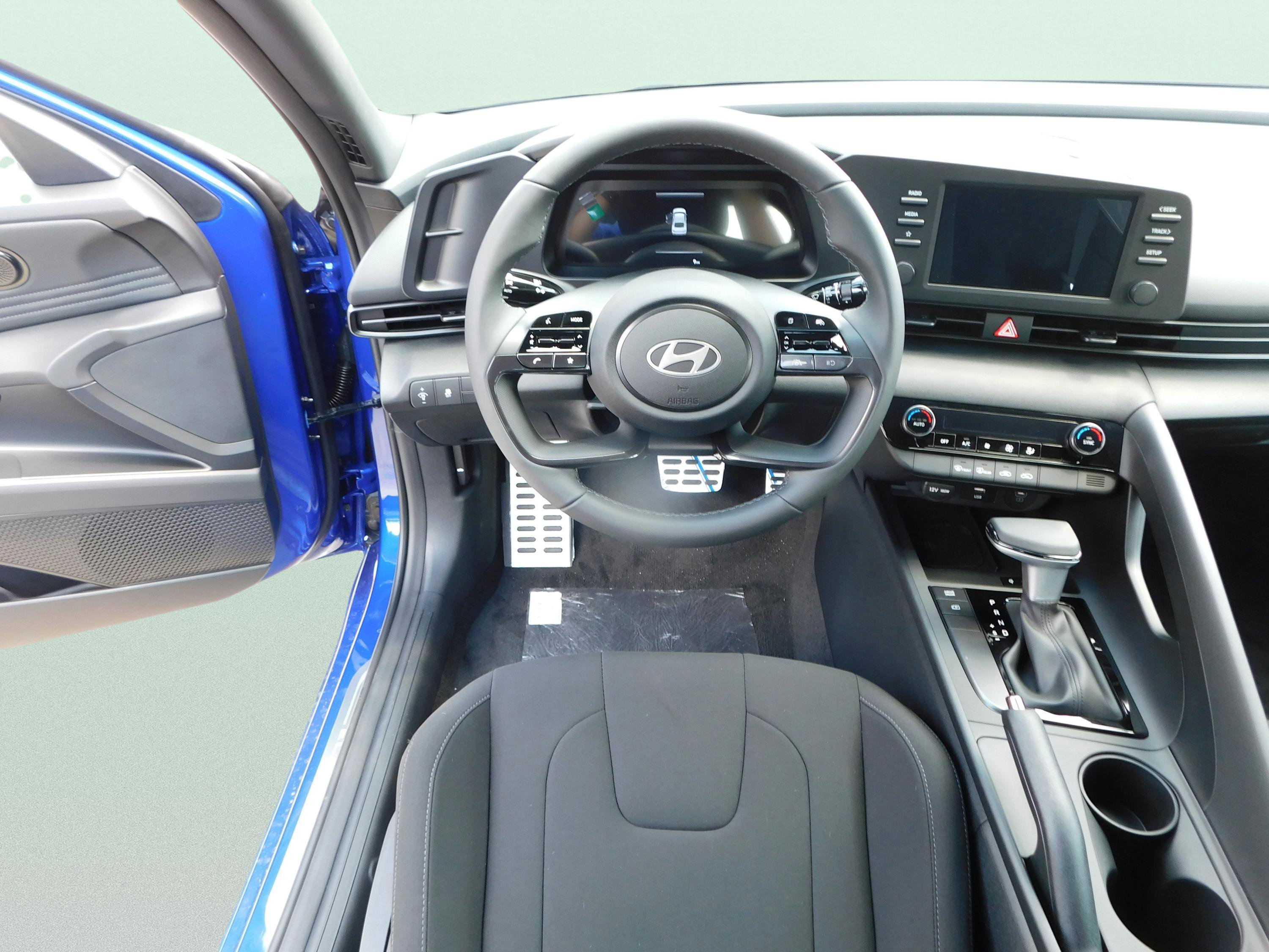 Certified 2025 Hyundai Elantra Sport image 12