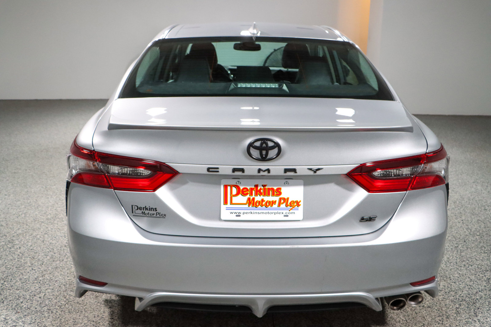 Used 2024 Toyota Camry SE w/ Cold Weather Package FWD image 8