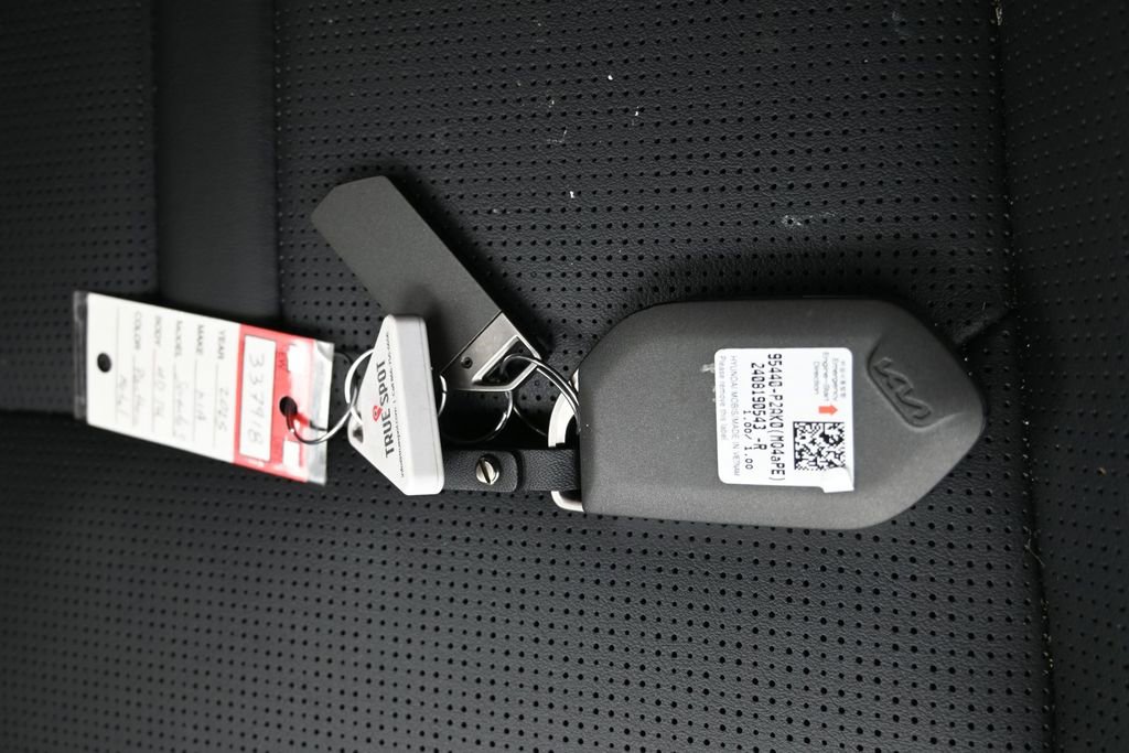 Used 2025 Kia Sorento S image 30