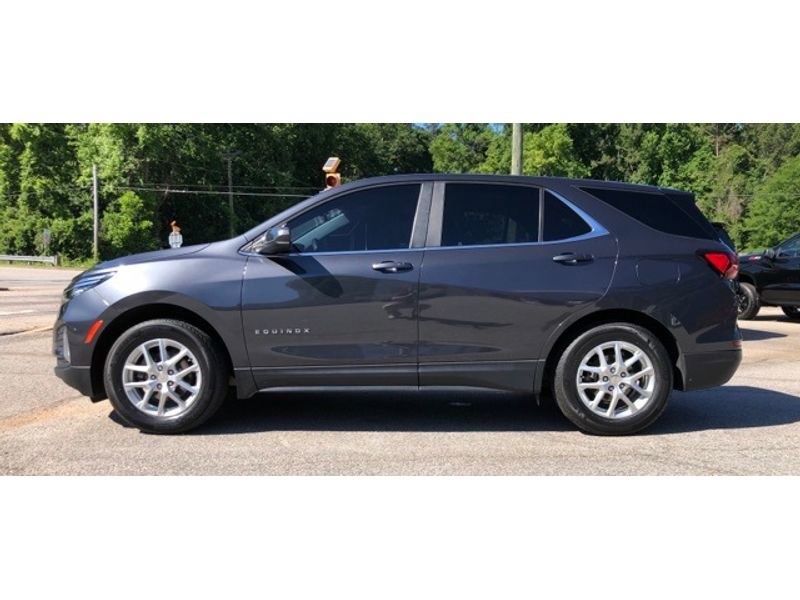 Used 2023 Chevrolet Equinox LT image 3