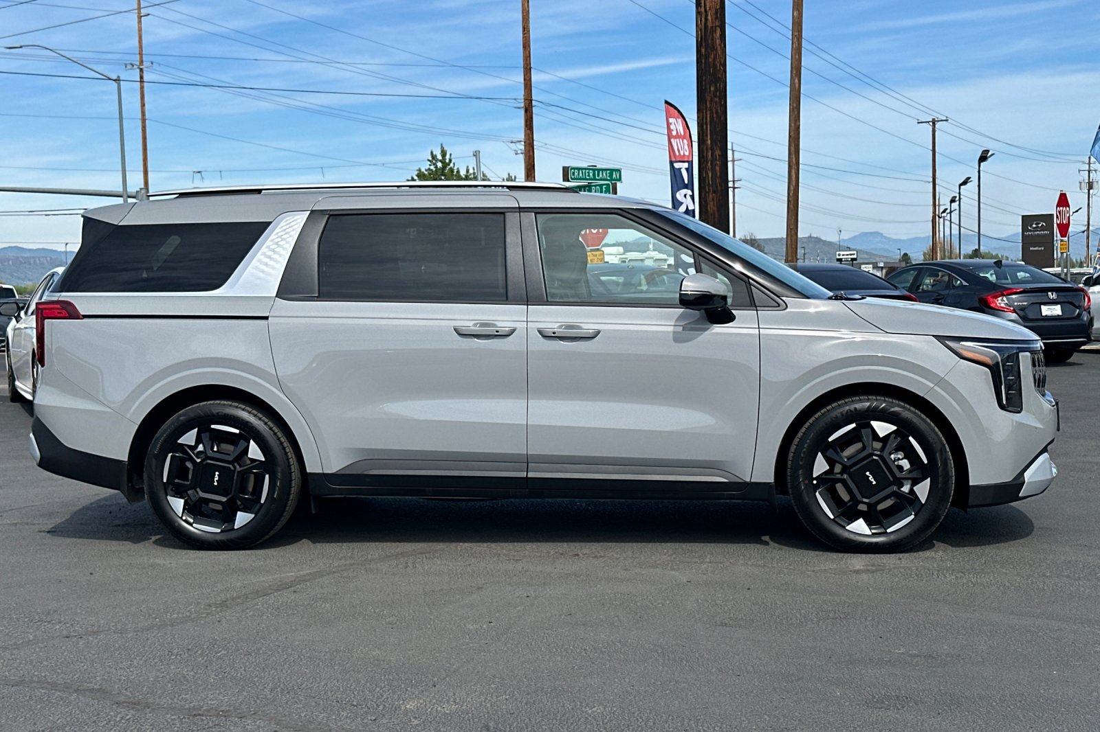 New 2026 Kia Carnival EX FWD image 3