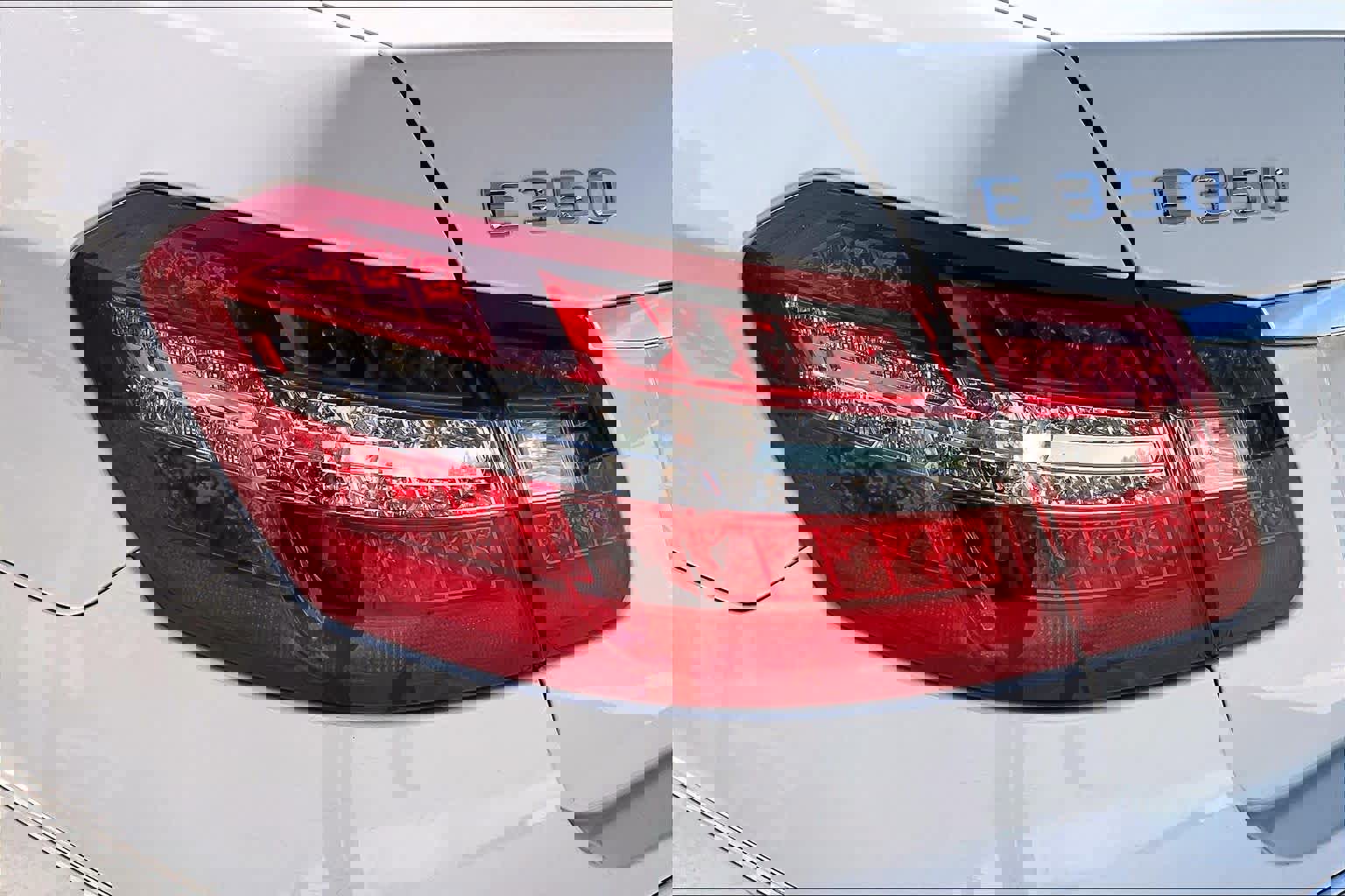 Used 2011 Mercedes-Benz E 350 Sedan image 27