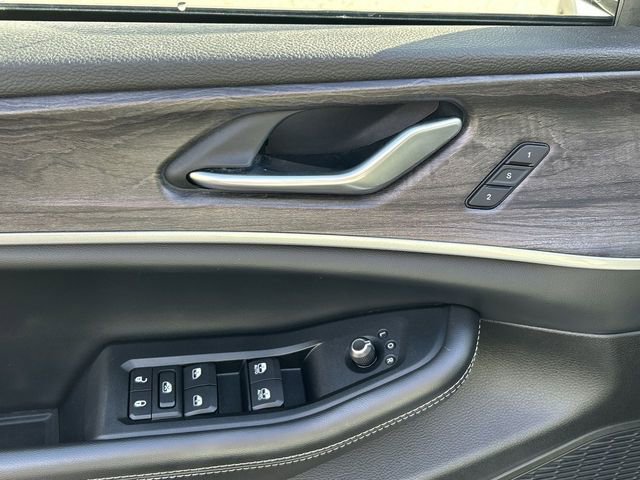 Certified 2023 Jeep Grand Cherokee Limited AWD/4WD image 16