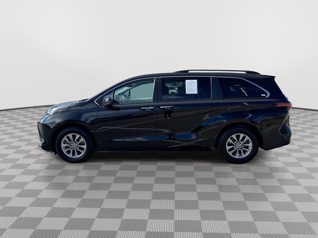 Used 2022 Toyota Sienna XLE w/ XLE Plus Package image 5