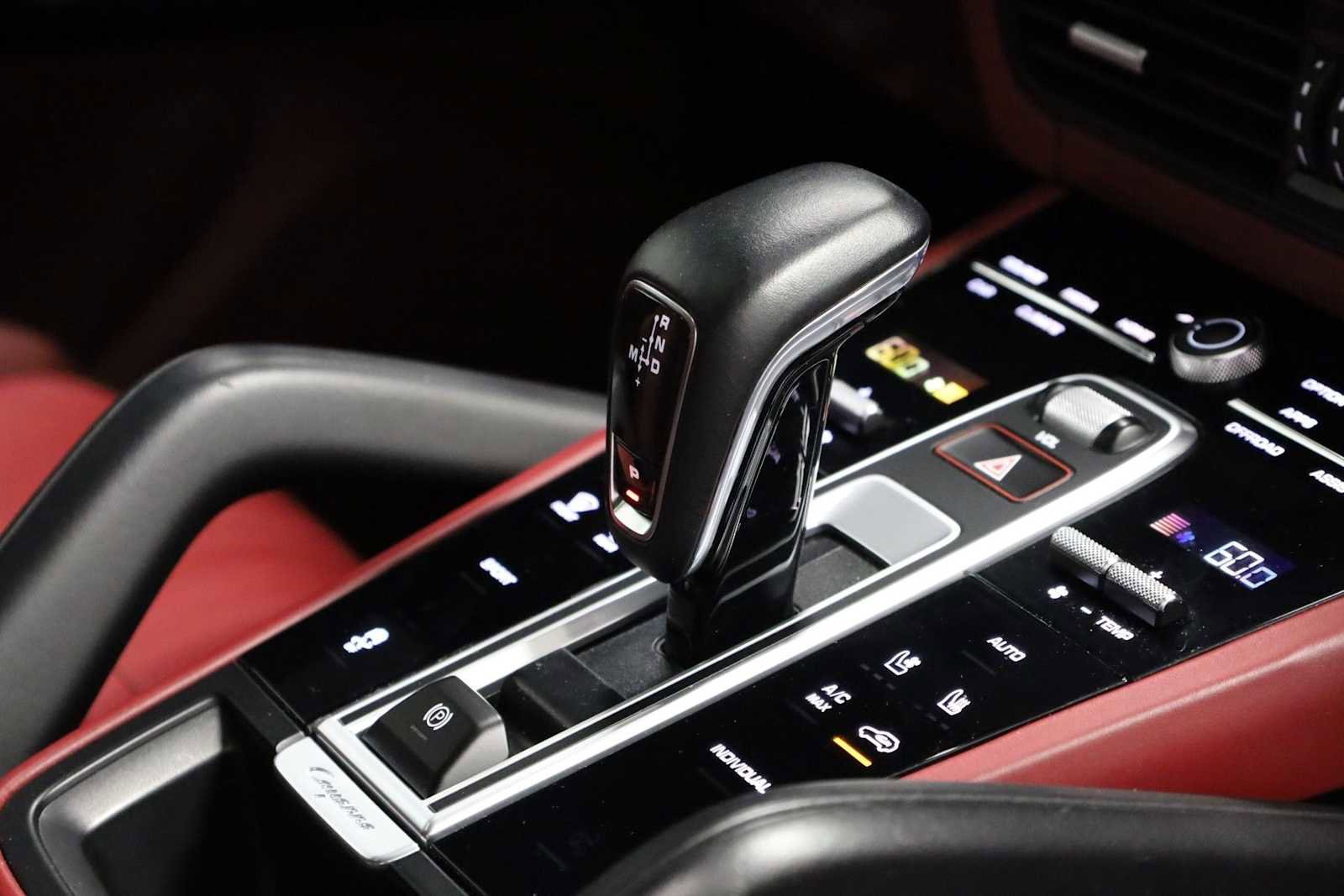 Used 2022 Porsche Cayenne image 21