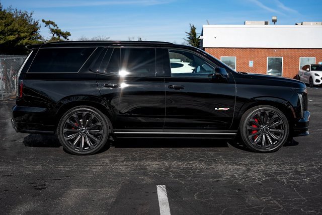 Used 2025 Cadillac Escalade V image 6