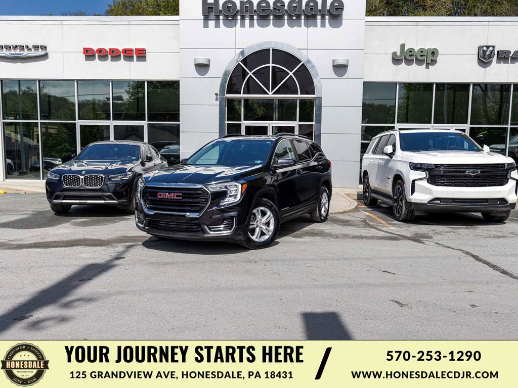 Used 2022 GMC Terrain SLE w/ Driver Convenience Package AWD/4WD image 1