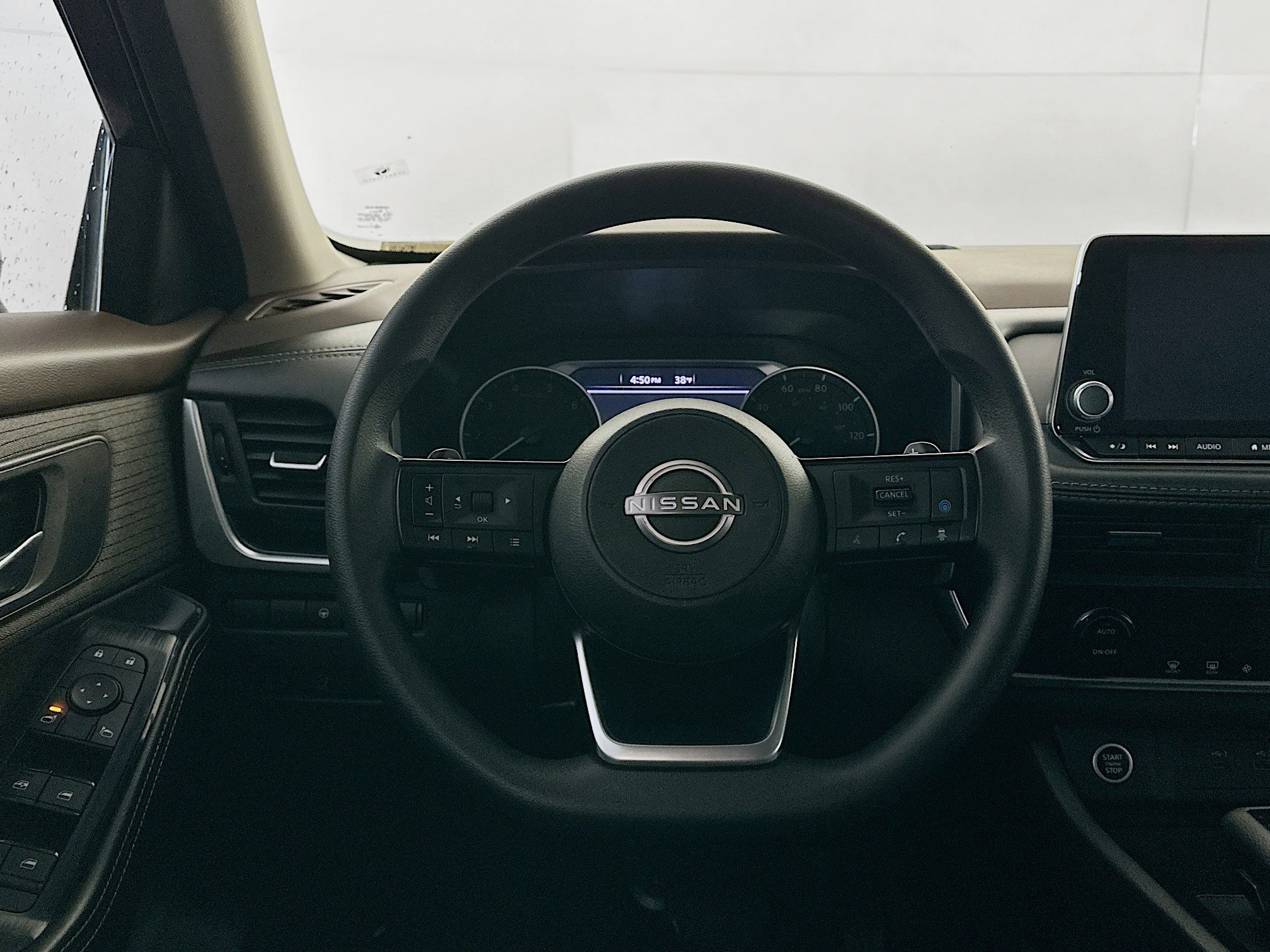 Used 2023 Nissan Rogue SV image 18