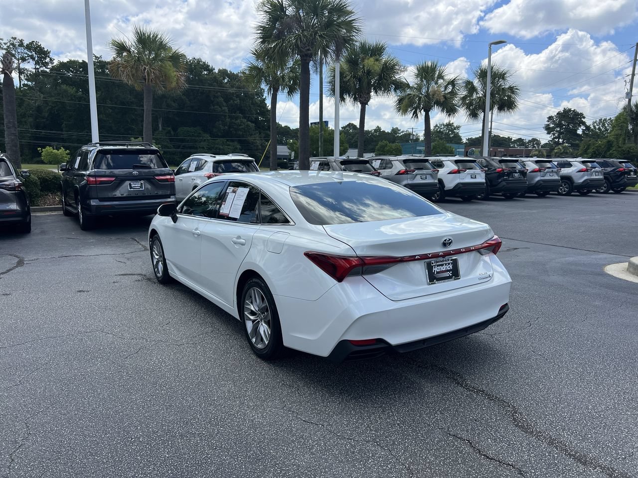 Used 2022 Toyota Avalon XLE w/ Moonroof Package FWD image 8