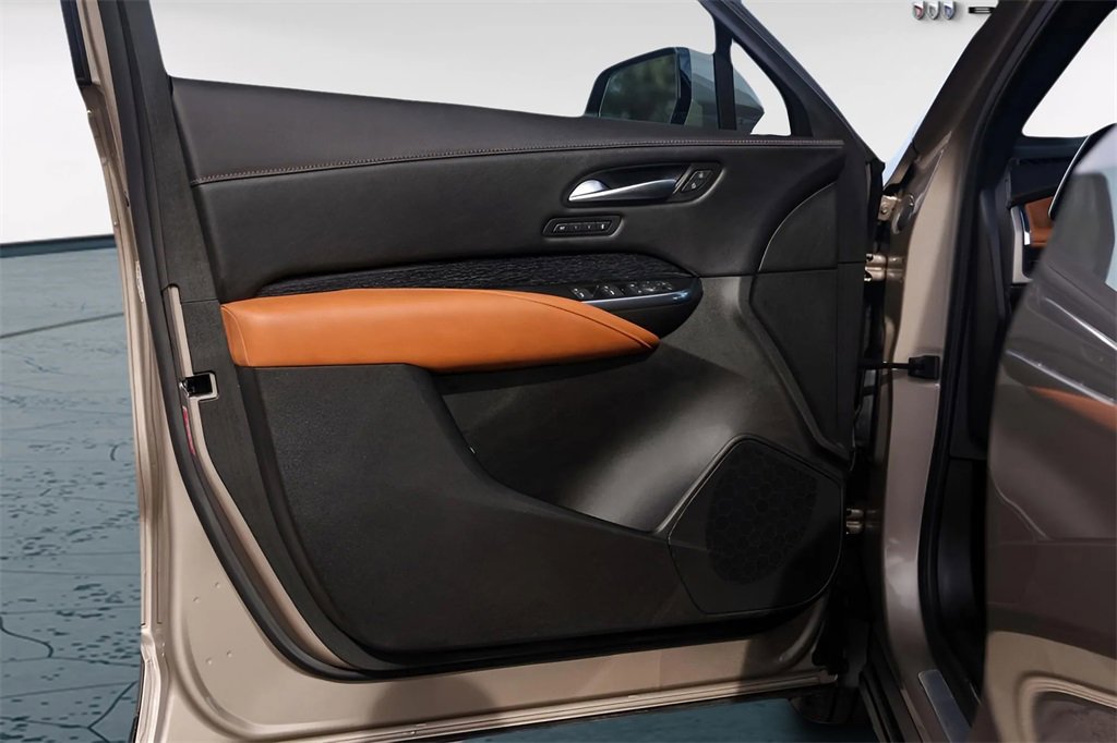 Used 2024 Cadillac XT4 Premium Luxury w/ Active Safety Package image 27