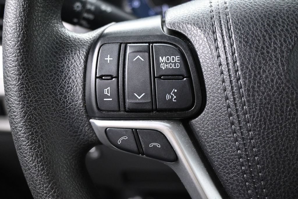 Used 2020 Toyota Sienna L FWD image 22