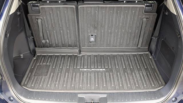 Used 2024 Toyota Highlander XLE AWD/4WD image 6