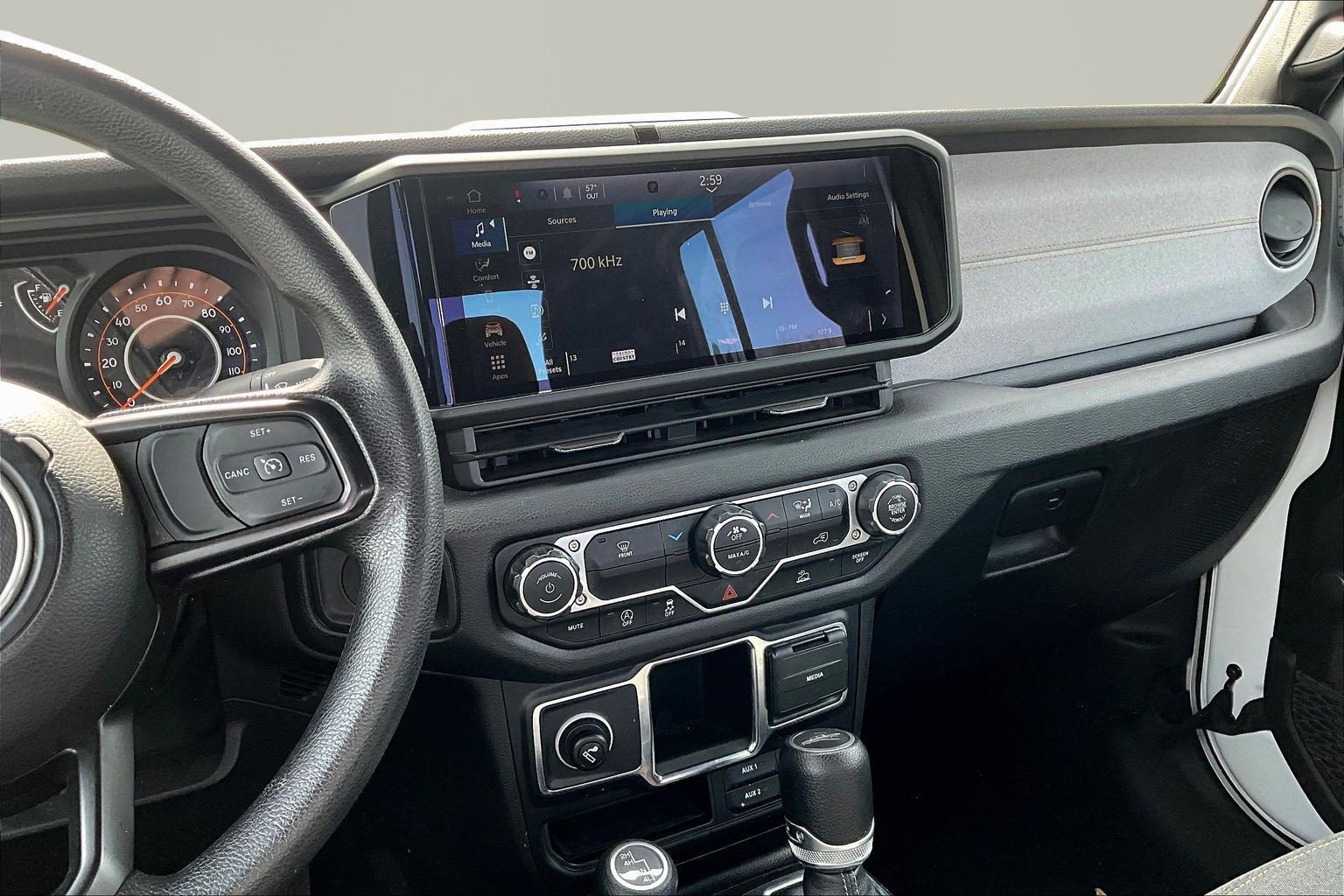 Used 2024 Jeep Gladiator Sport AWD/4WD image 9