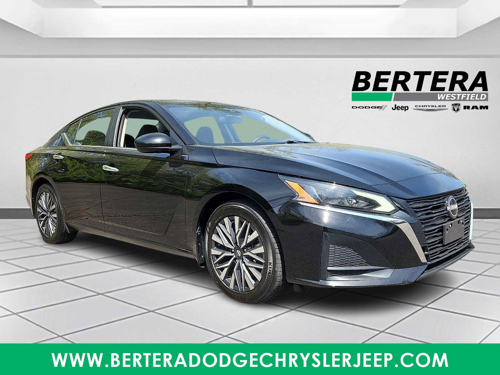 Used 2023 Nissan Altima 2.5 SV