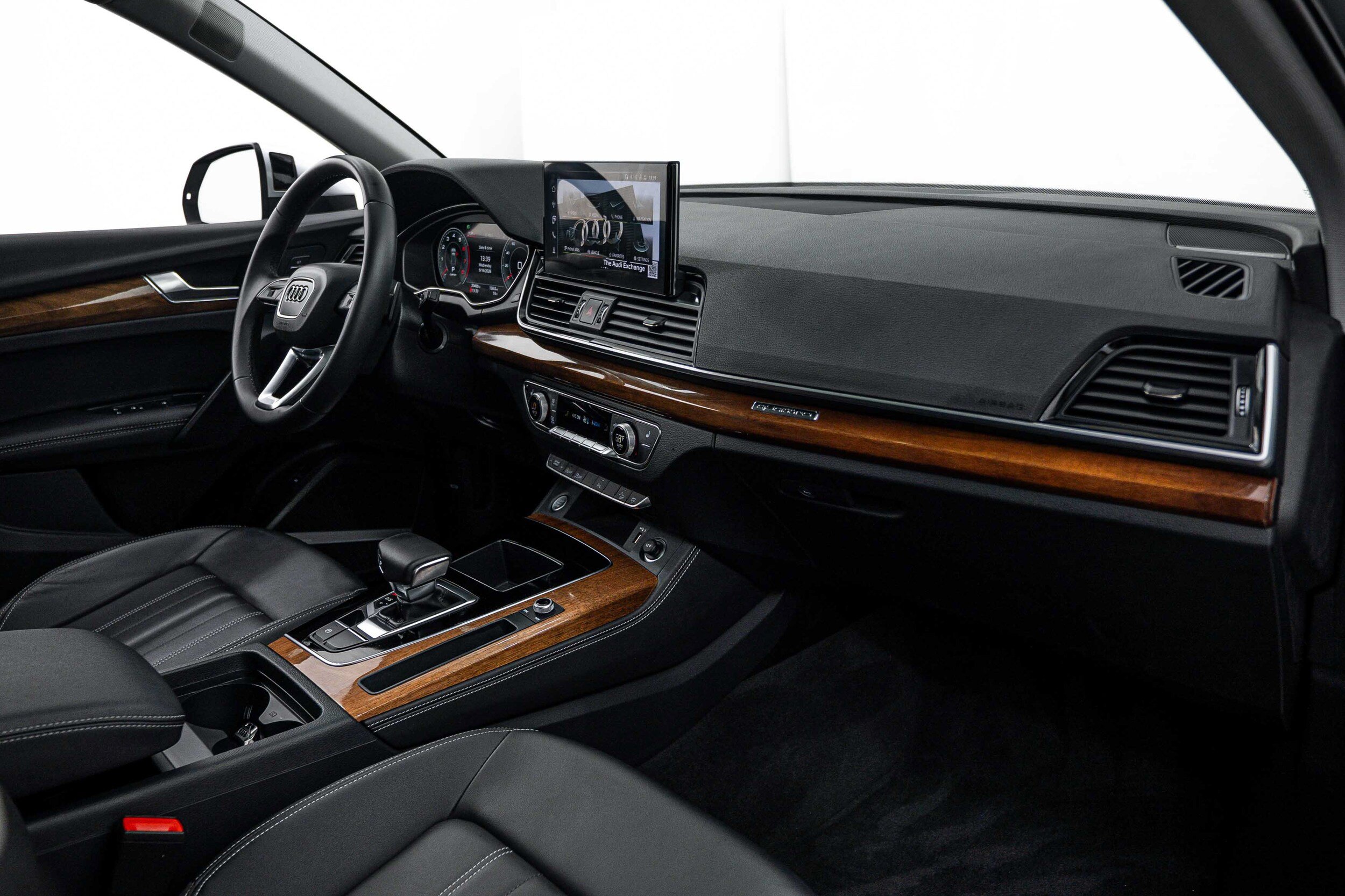 Certified 2024 Audi Q5 2.0T Premium Plus w/ Premium Plus Package AWD/4WD image 13