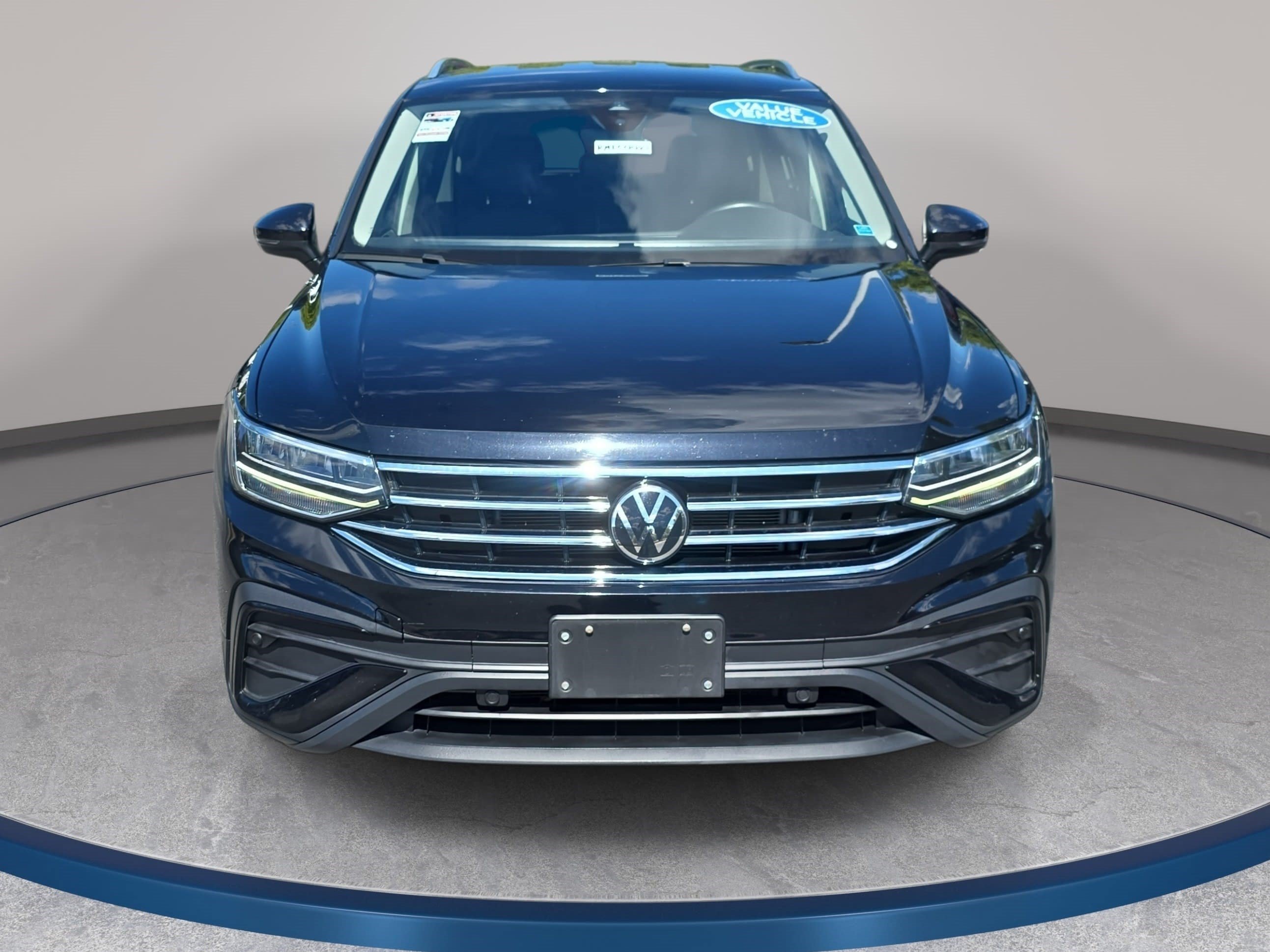 Used 2024 Volkswagen Tiguan SE AWD/4WD image 2