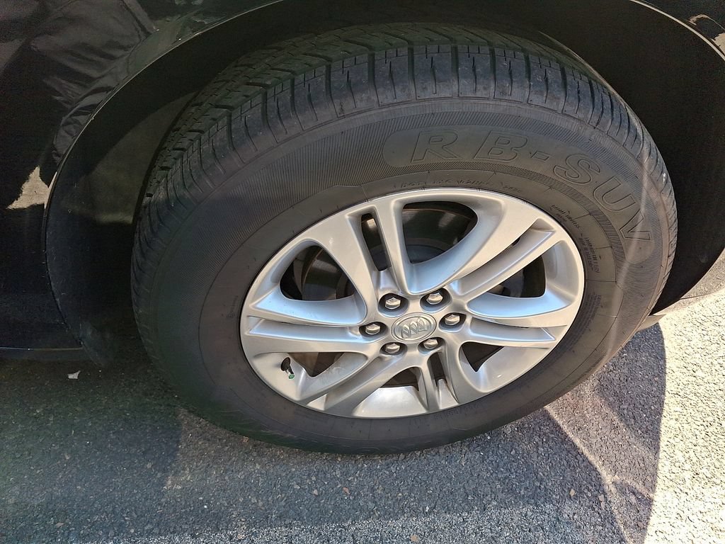 Certified 2018 Buick Enclave Essence w/ Trailering Package FWD image 9