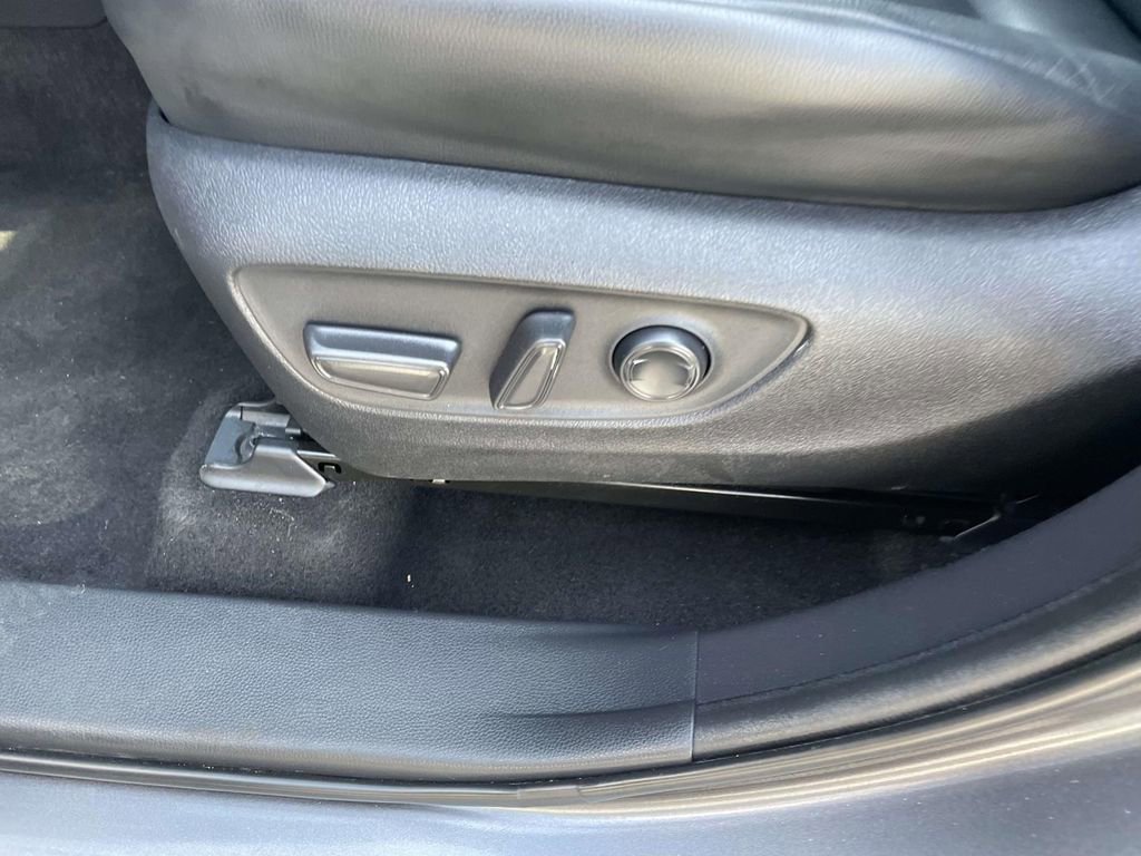 Used 2023 Toyota Highlander XLE image 29