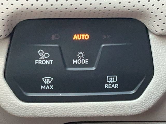 Used 2025 Volkswagen Atlas SE FWD image 28