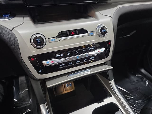 Used 2023 Ford Explorer XLT w/ Equipment Group 202A AWD/4WD image 24
