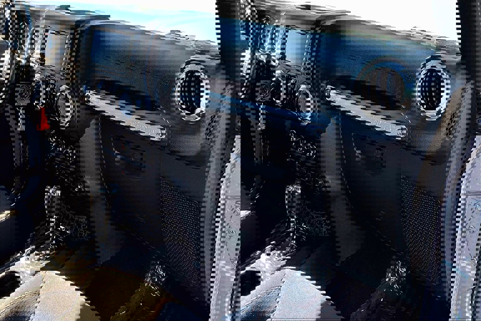 Used 2018 Jeep Wrangler Sahara w/ Connectivity Group image 13