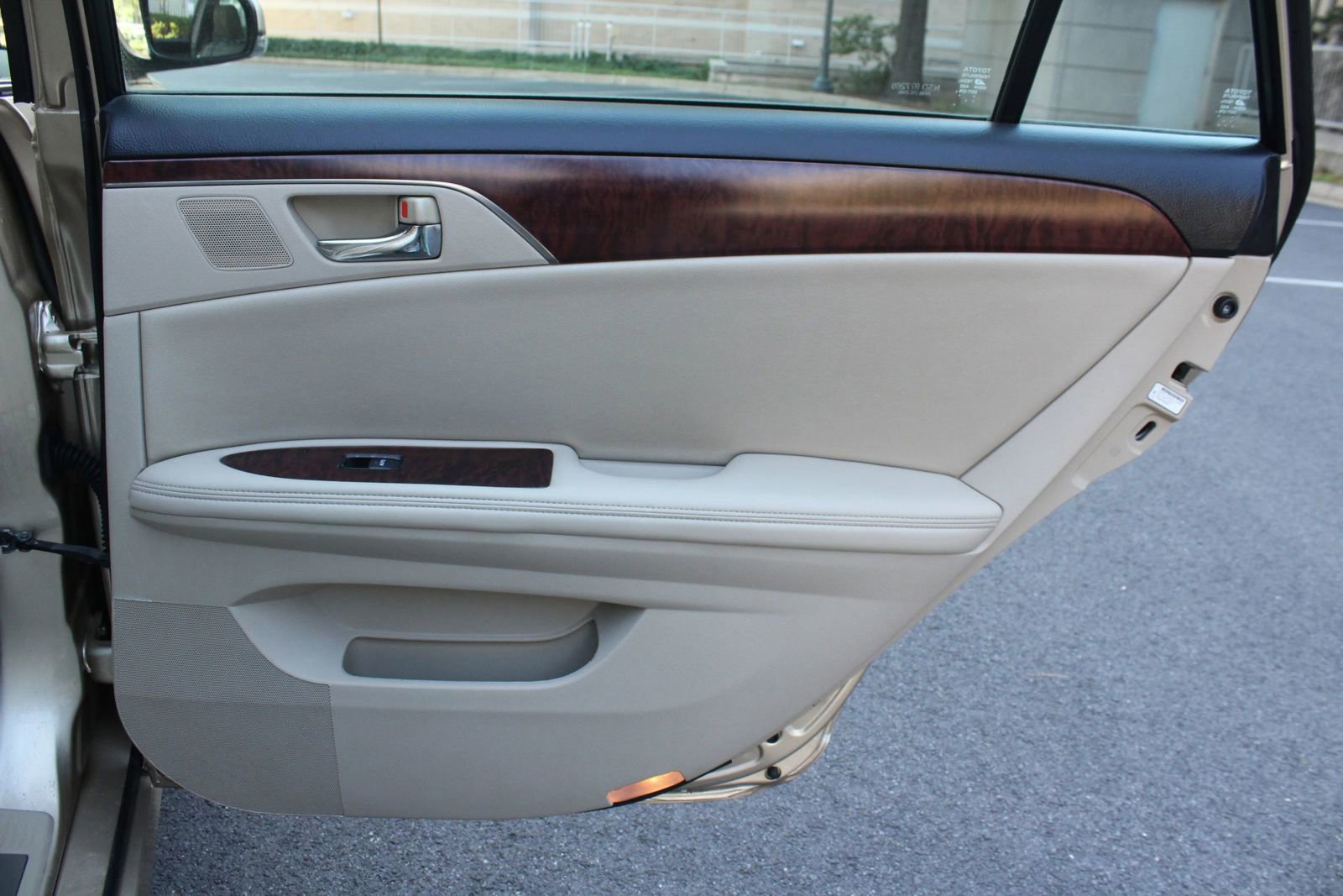 Used 2011 Toyota Avalon FWD image 22