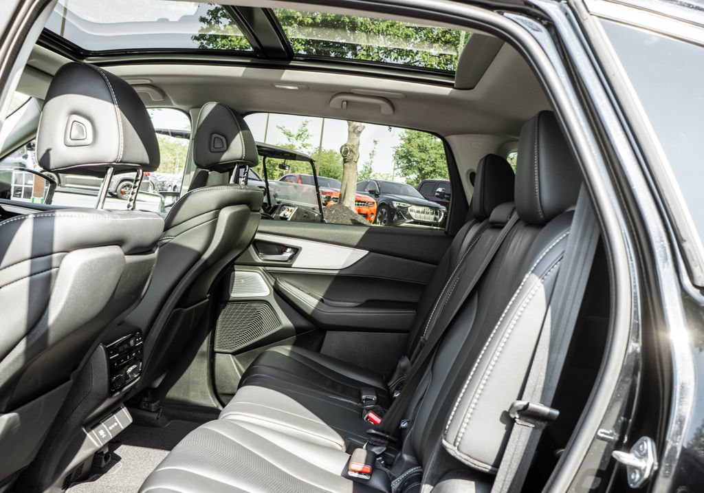 Used 2025 Acura MDX SH-AWD w/ Technology Package image 23