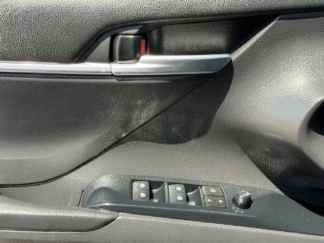 Used 2019 Toyota Camry LE FWD image 21