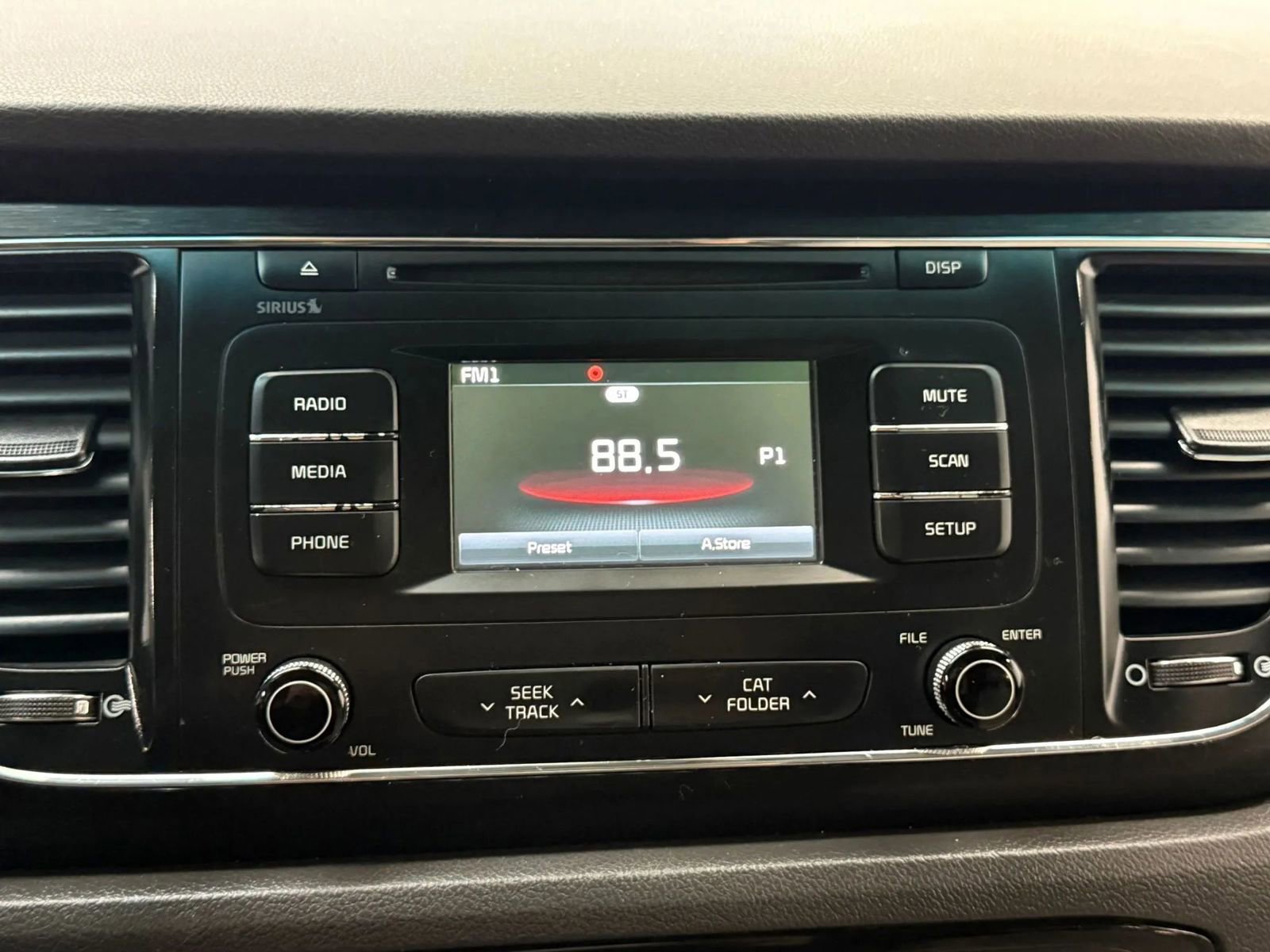 Used 2017 Kia Sedona LX image 31