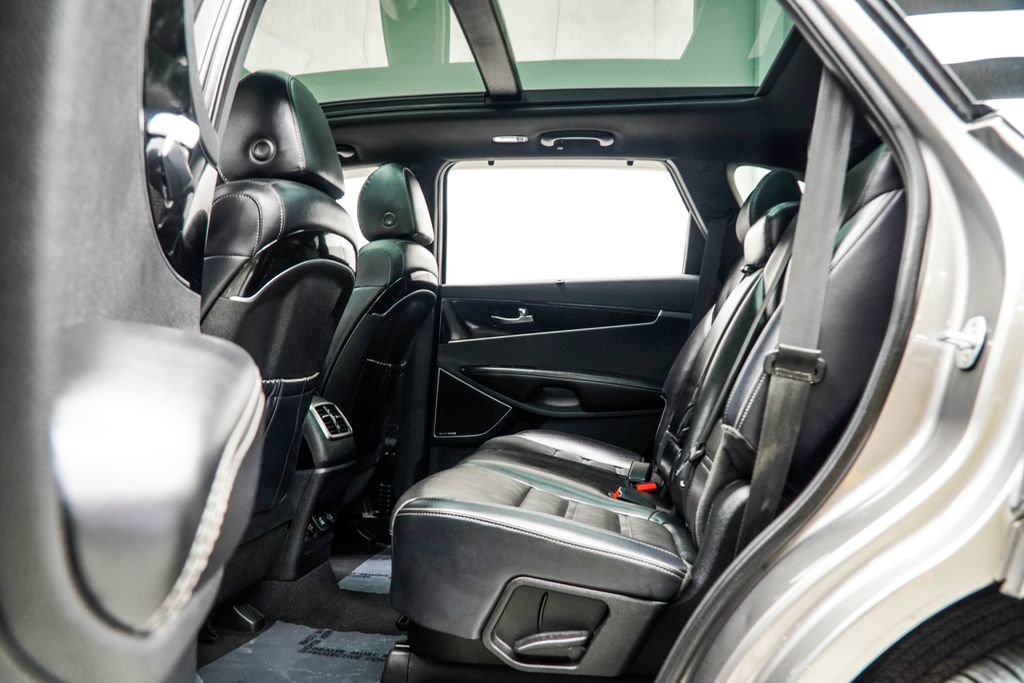 Used 2019 Kia Sorento SX image 40