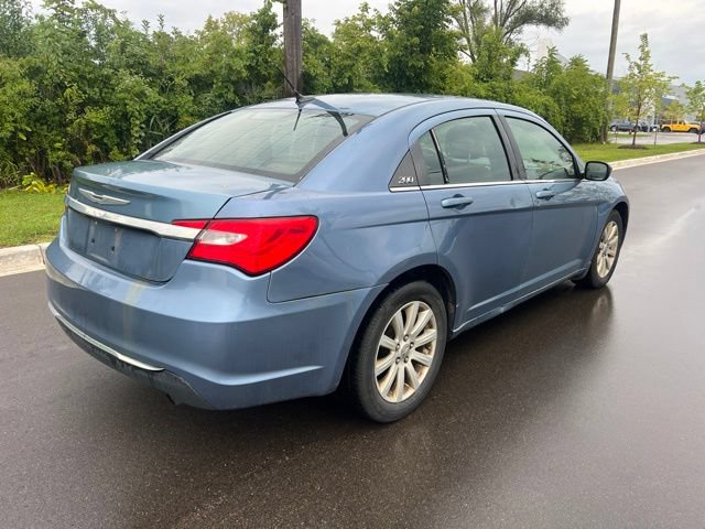 Used 2011 Chrysler 200 Touring FWD image 5
