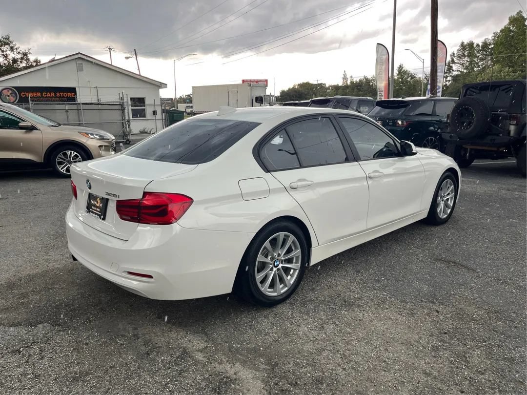Used 2018 BMW 320i Sedan RWD image 5