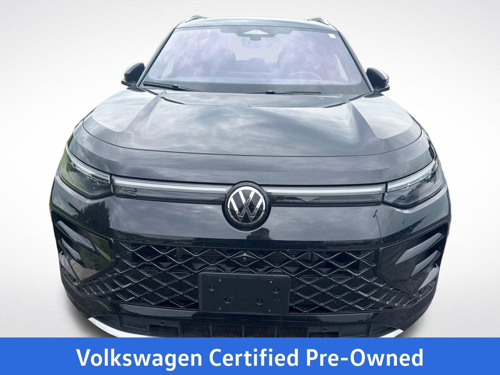 Used 2025 Volkswagen Tiguan SEL R-Line AWD/4WD image 9