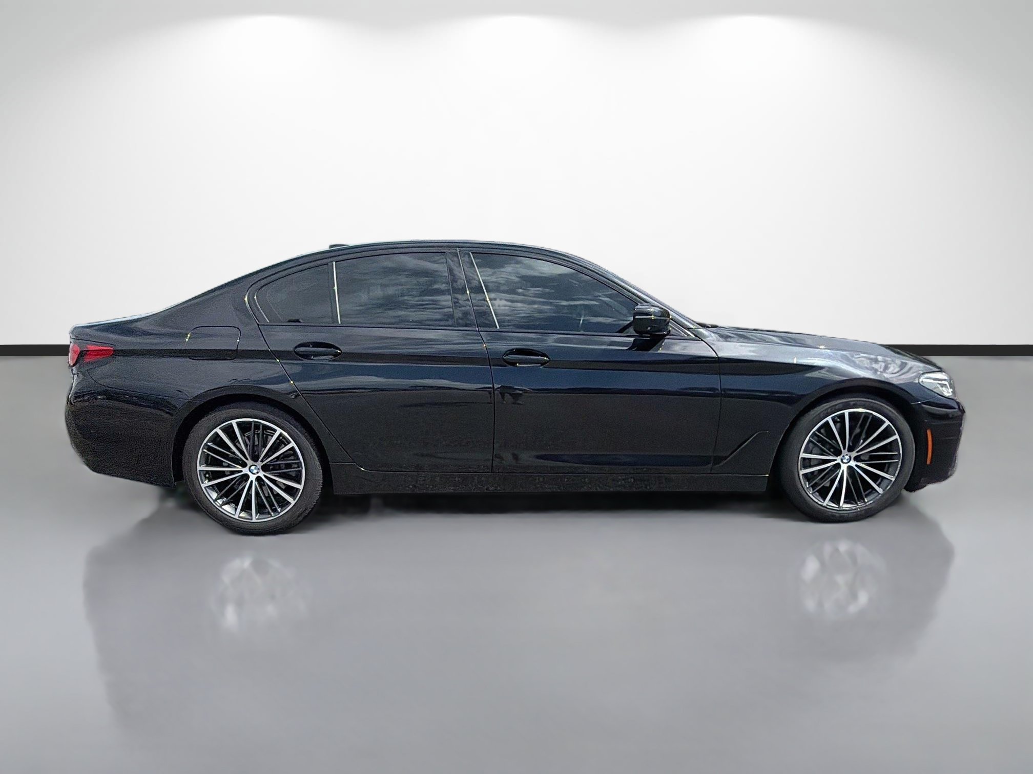 Used 2021 BMW 530i w/ Convenience Package RWD image 2