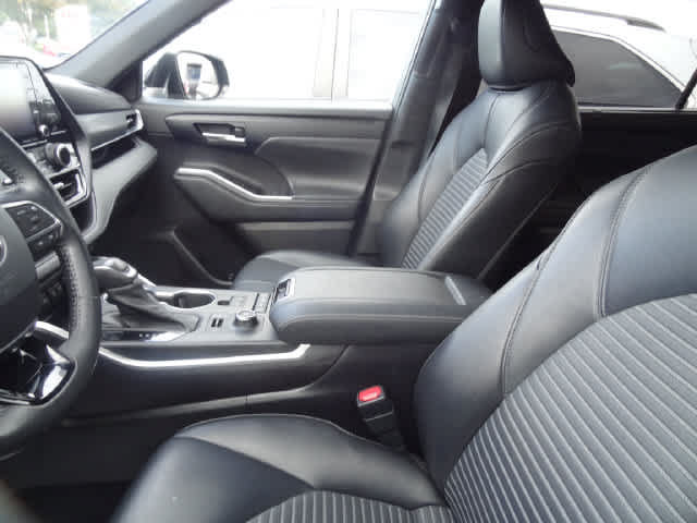 Used 2021 Toyota Highlander XSE AWD/4WD image 8