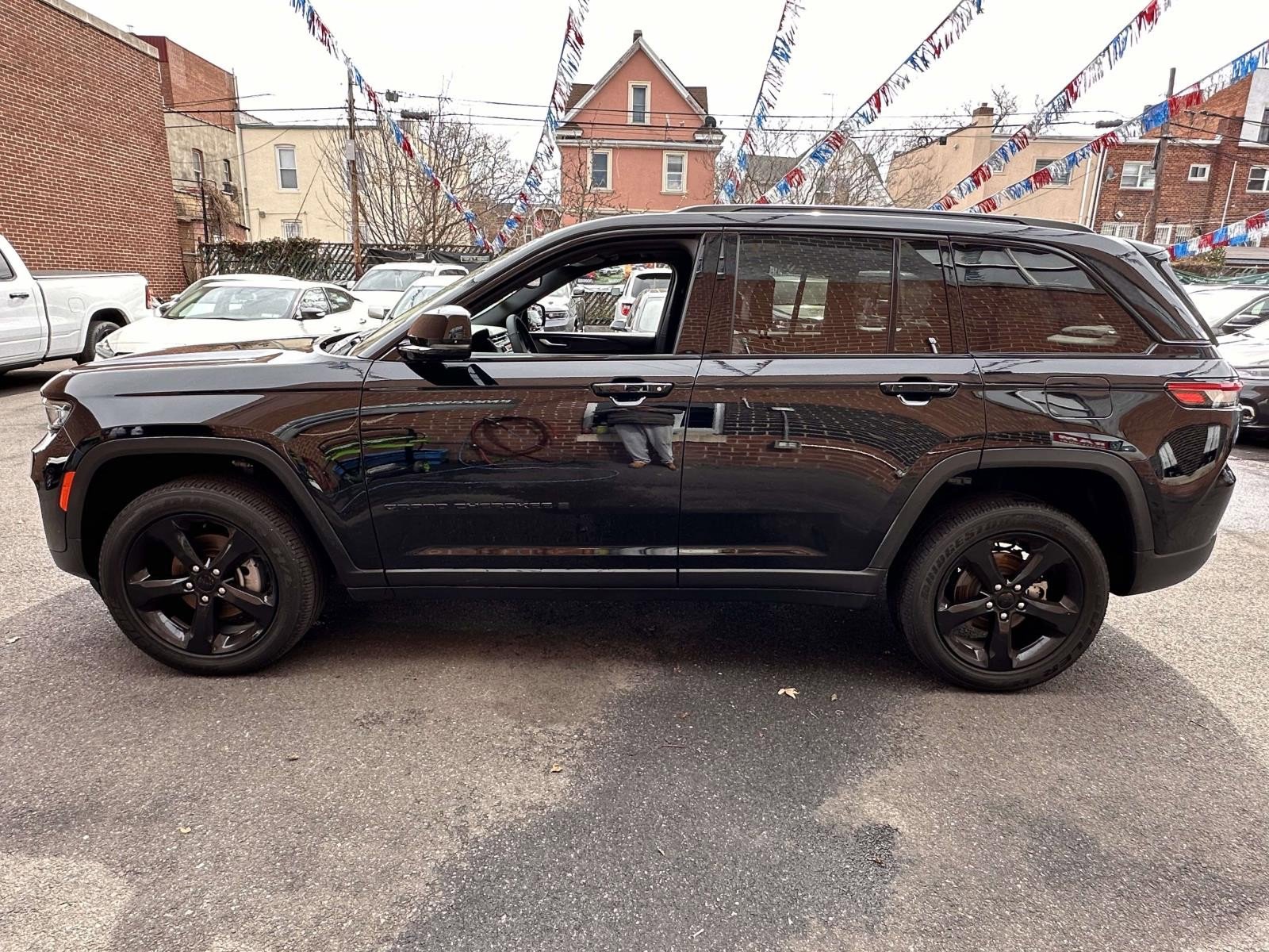 Certified 2023 Jeep Grand Cherokee Altitude image 7