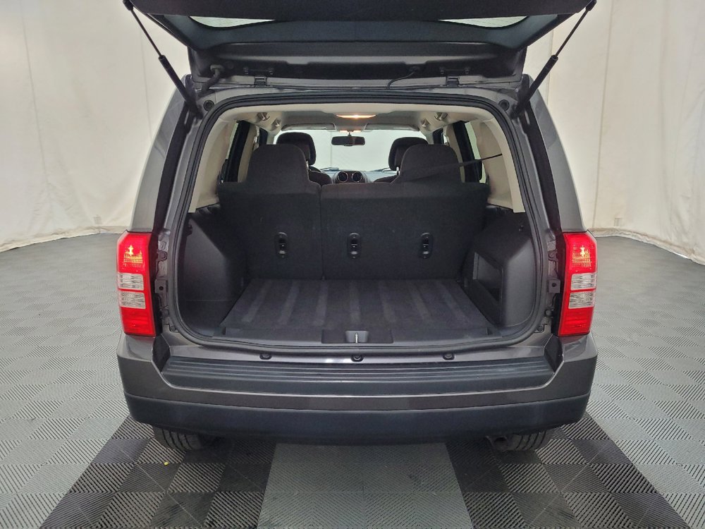 Used 2016 Jeep Patriot Latitude AWD/4WD image 29