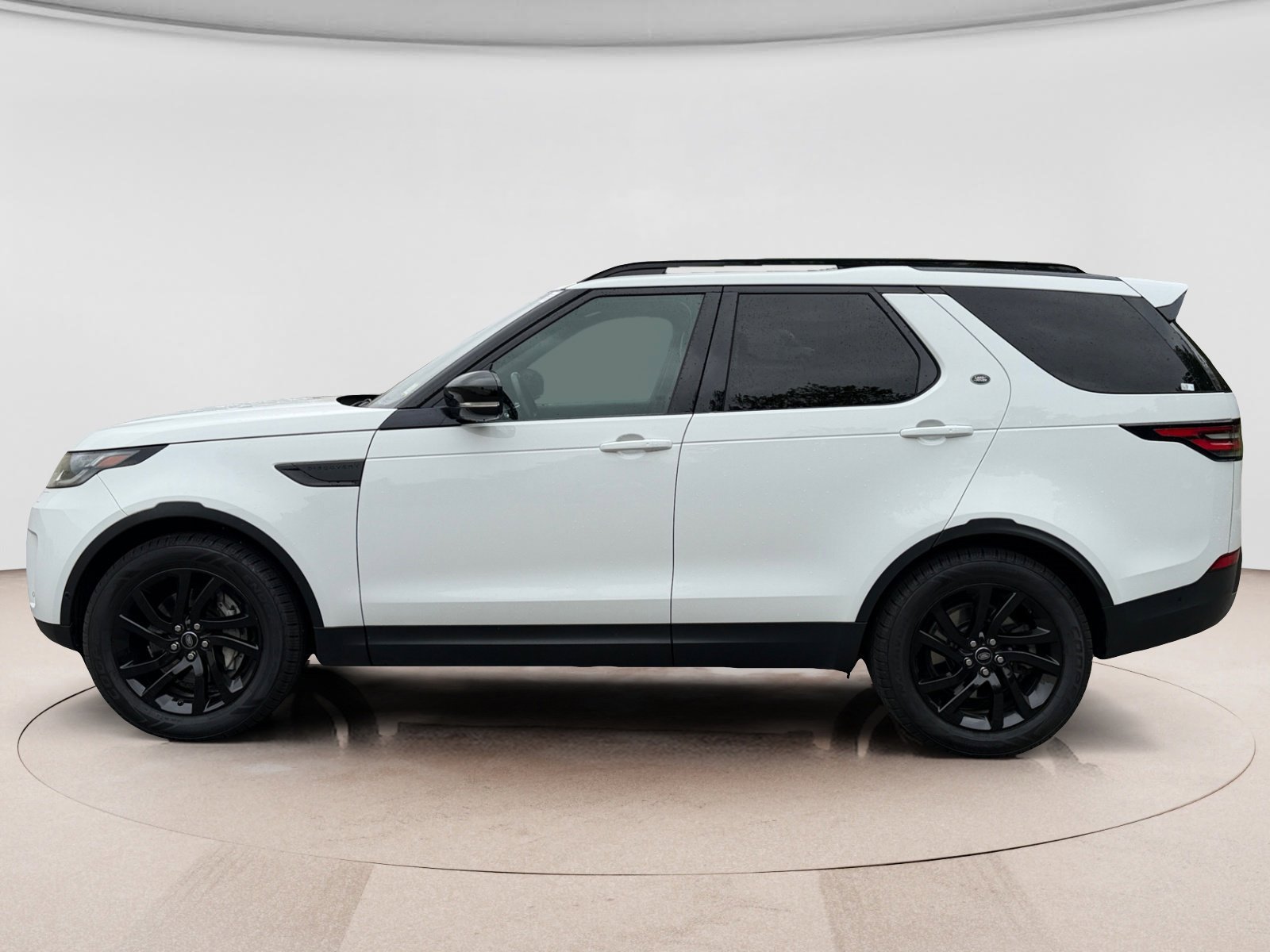 Used 2019 Land Rover Discovery HSE AWD/4WD image 2