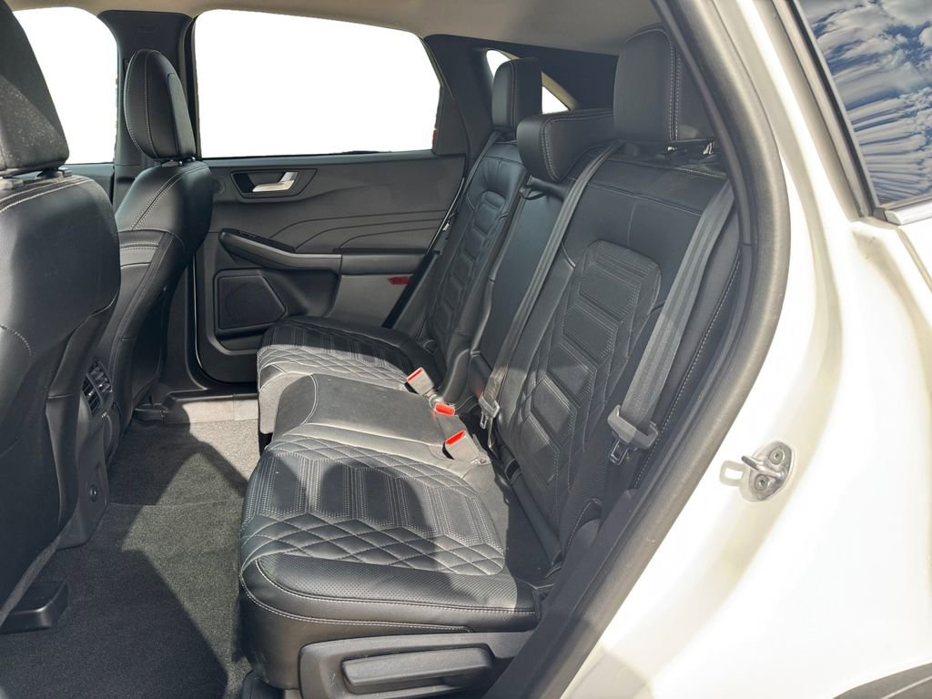 Certified 2024 Ford Escape Platinum w/ Premium Technology Package image 18