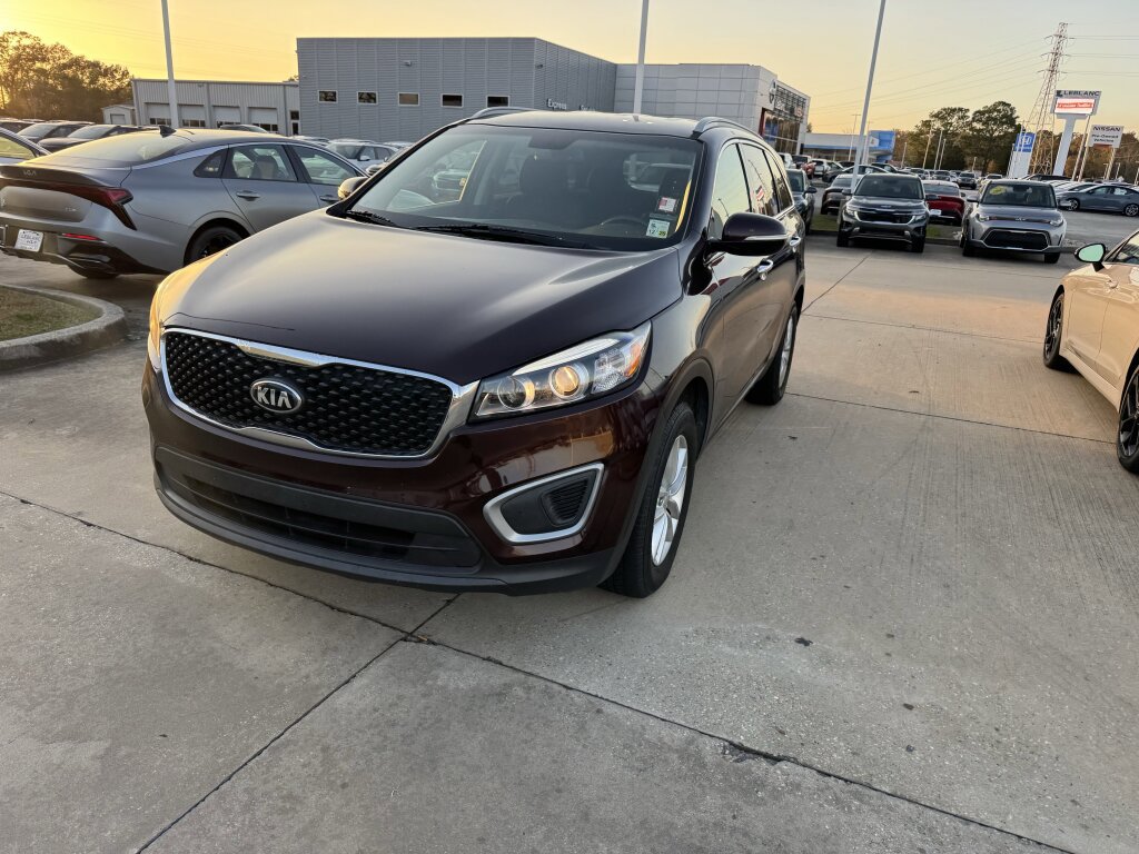 Used 2016 Kia Sorento LX w/ LX Convenience Package image 3