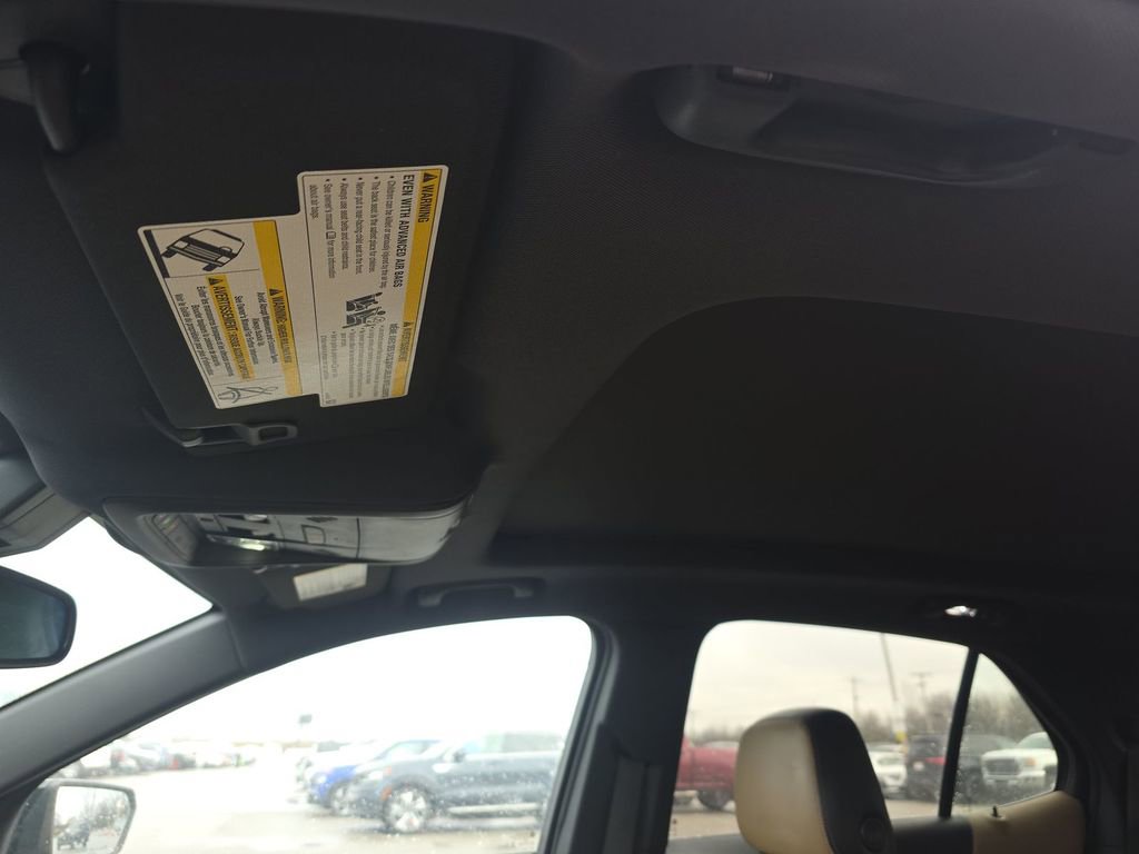 Used 2023 Chevrolet Equinox Premier image 11