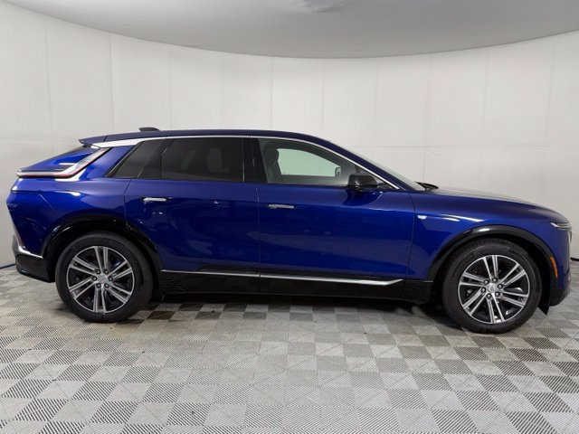 Used 2024 Cadillac Lyriq Luxury AWD/4WD image 8