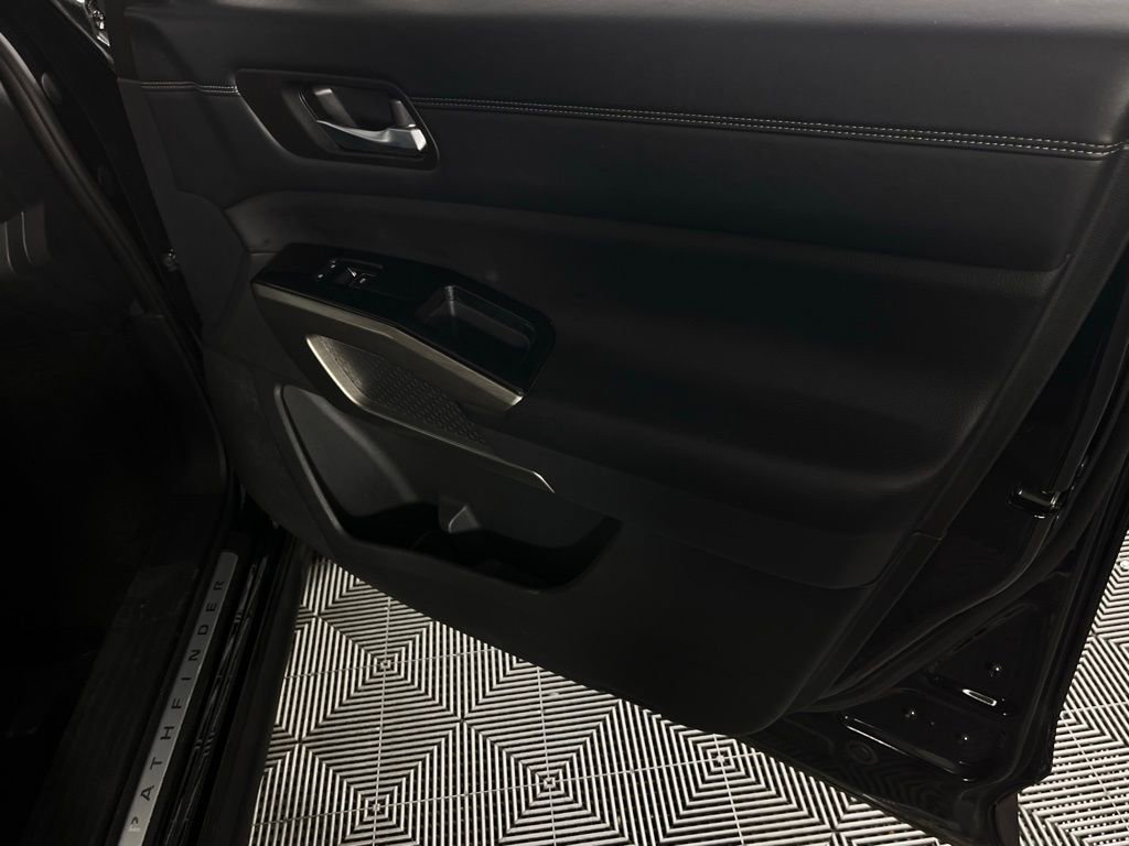 Used 2023 Nissan Pathfinder Platinum w/ Cargo Package image 32